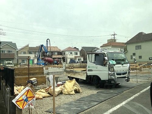 建築途中