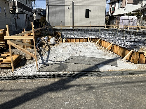 建築途中