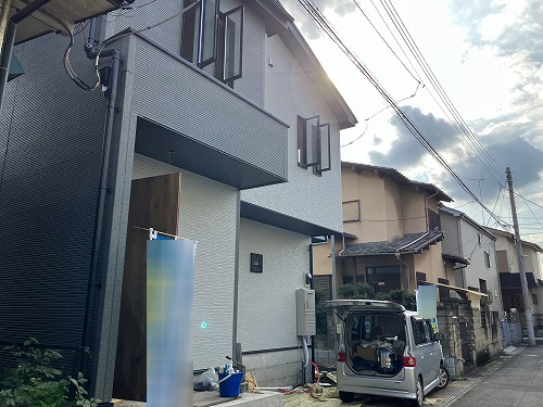 建築途中