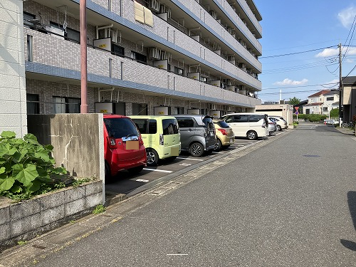 マンション外観と接道